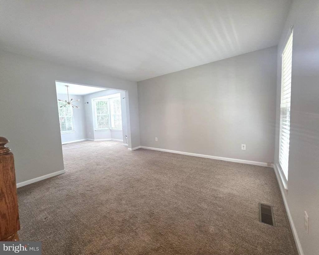 3329 Anne De Bourgh Dr - Photo 6 of 39