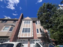 featured image of 100 Stonegate Trl #1