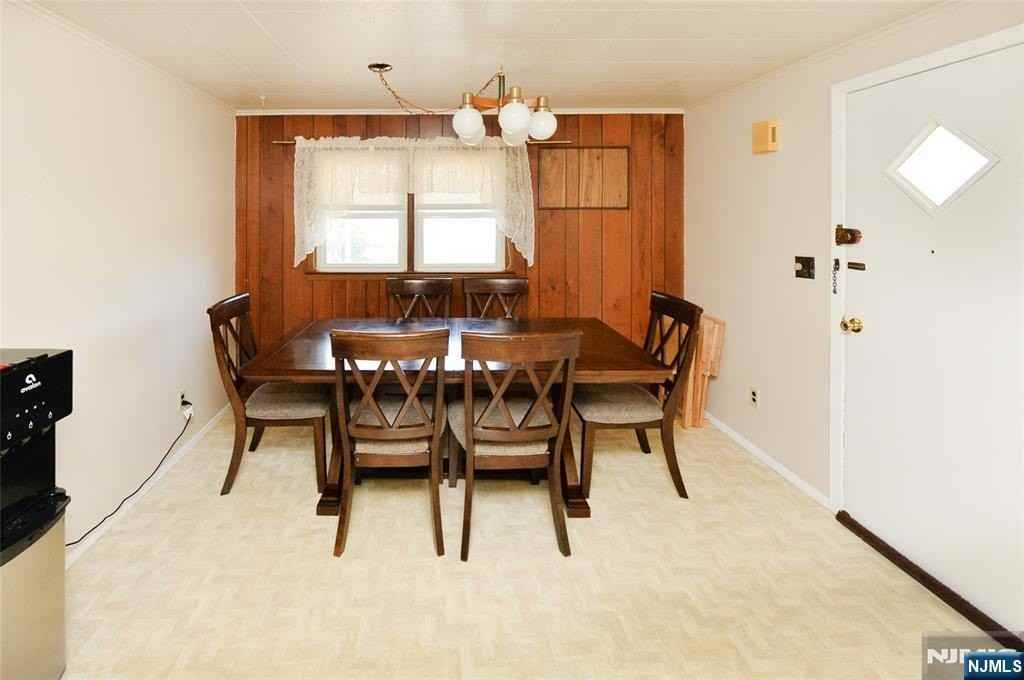 10-02 Mason Pl - Photo 5 of 24