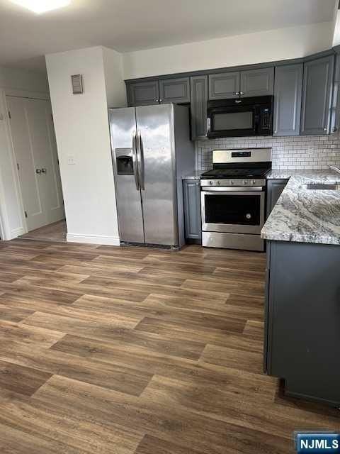 414 Sylvan St #2 - Photo 3 of 16