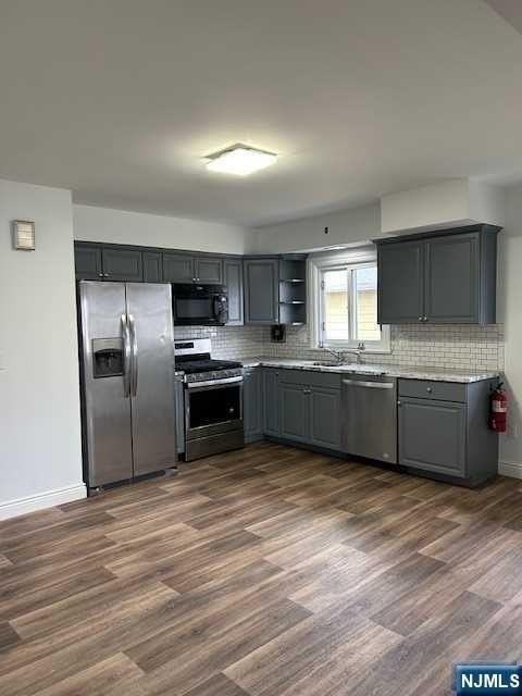 414 Sylvan St #2 - Photo 4 of 16
