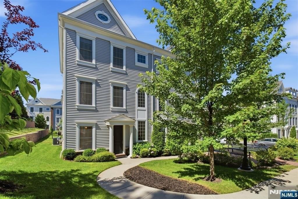 60 Roosevelt Dr - Photo 4 of 47