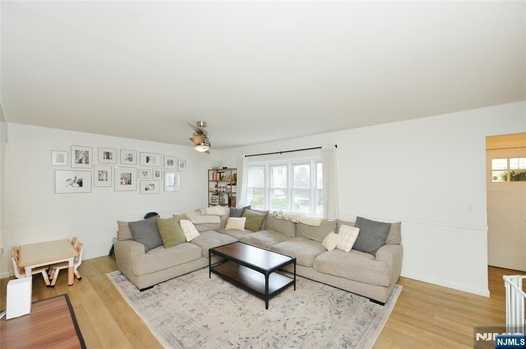 35-05 Lenox Dr - Photo 2 of 24