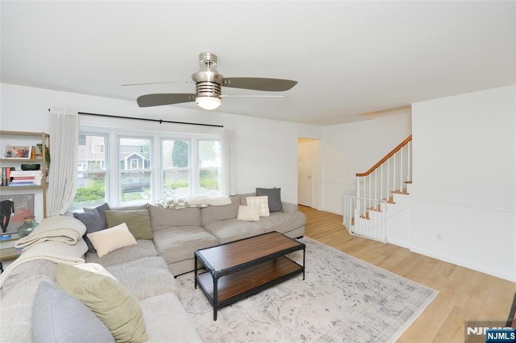 35-05 Lenox Dr - Photo 4 of 24