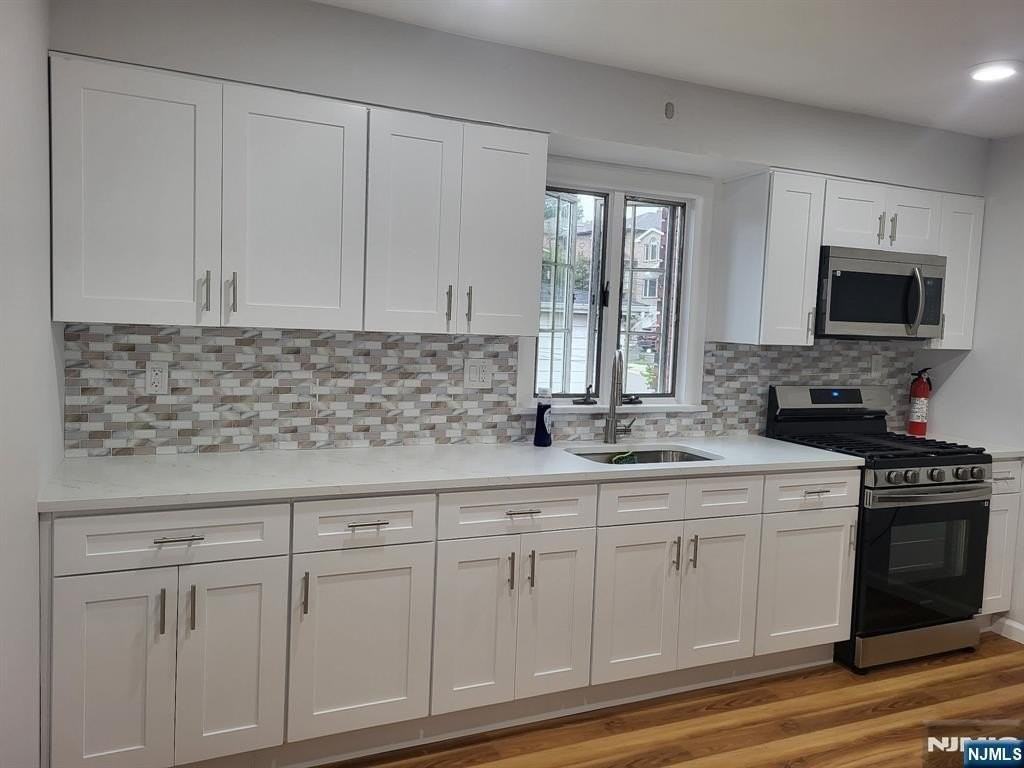 207 8th St #2F - Photo 4 of 13
