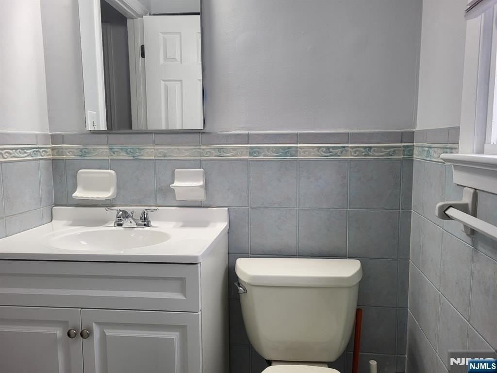 207 8th St #2F - Photo 7 of 13