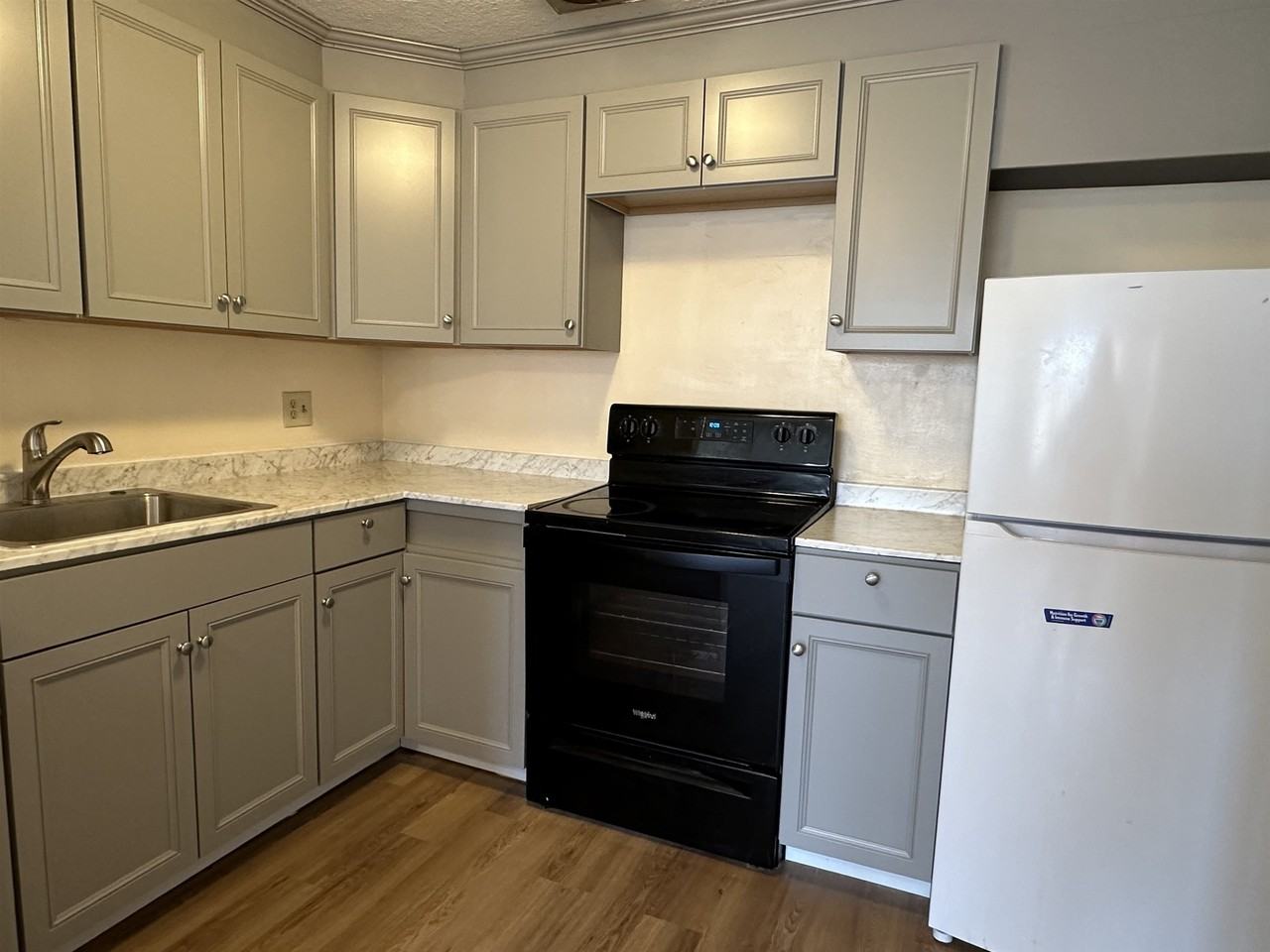 99 Cluff Crossing Rd #5 - Photo 2 of 16