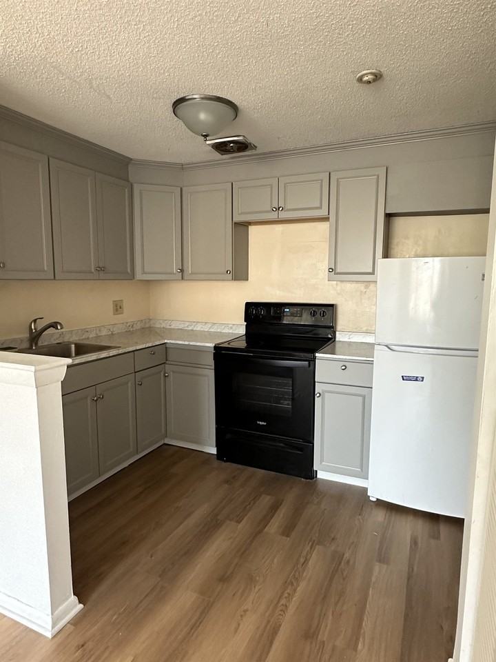 99 Cluff Crossing Rd #5 - Photo 4 of 16