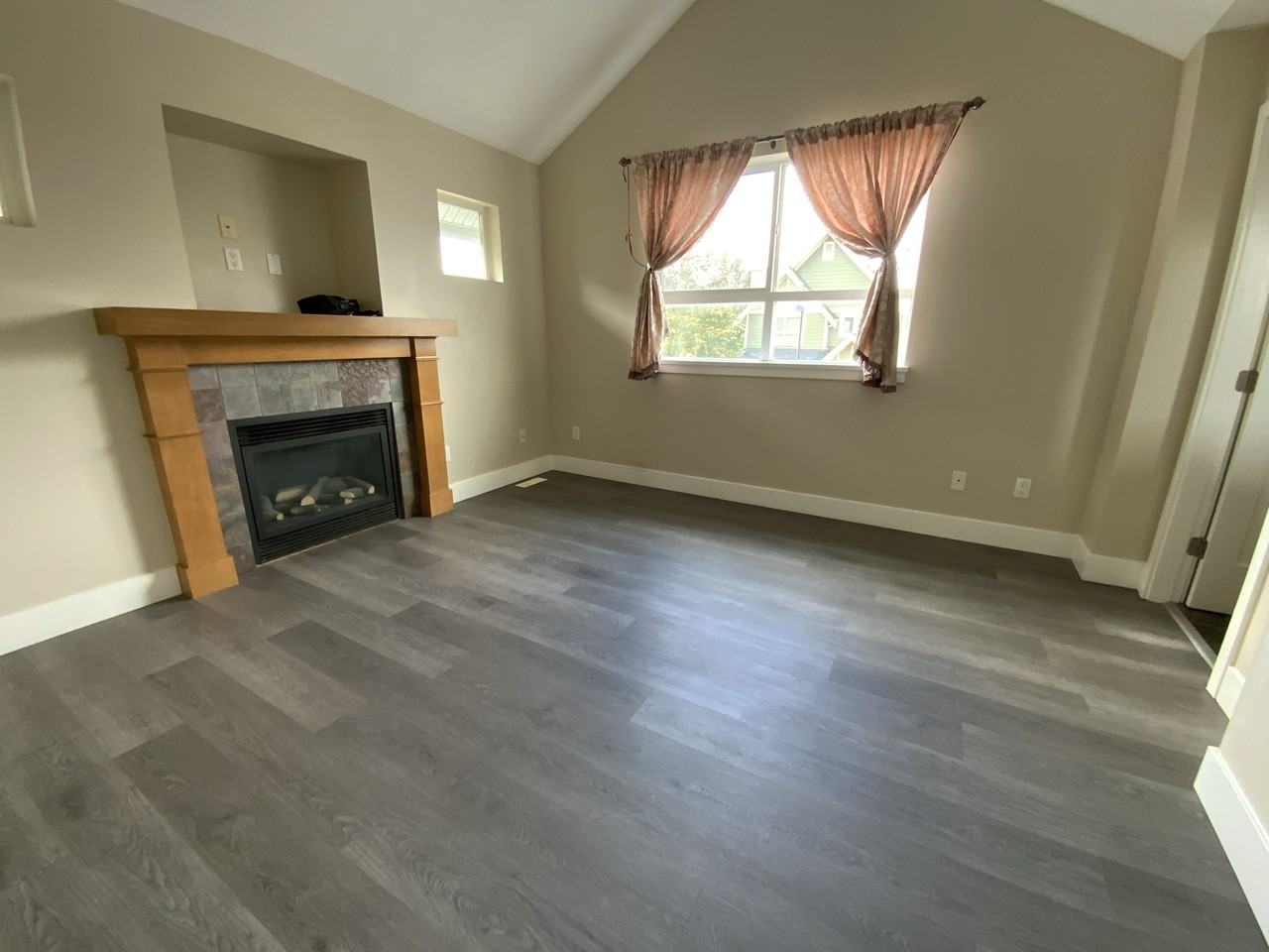 239 Jensen Street - Photo 2 of 12