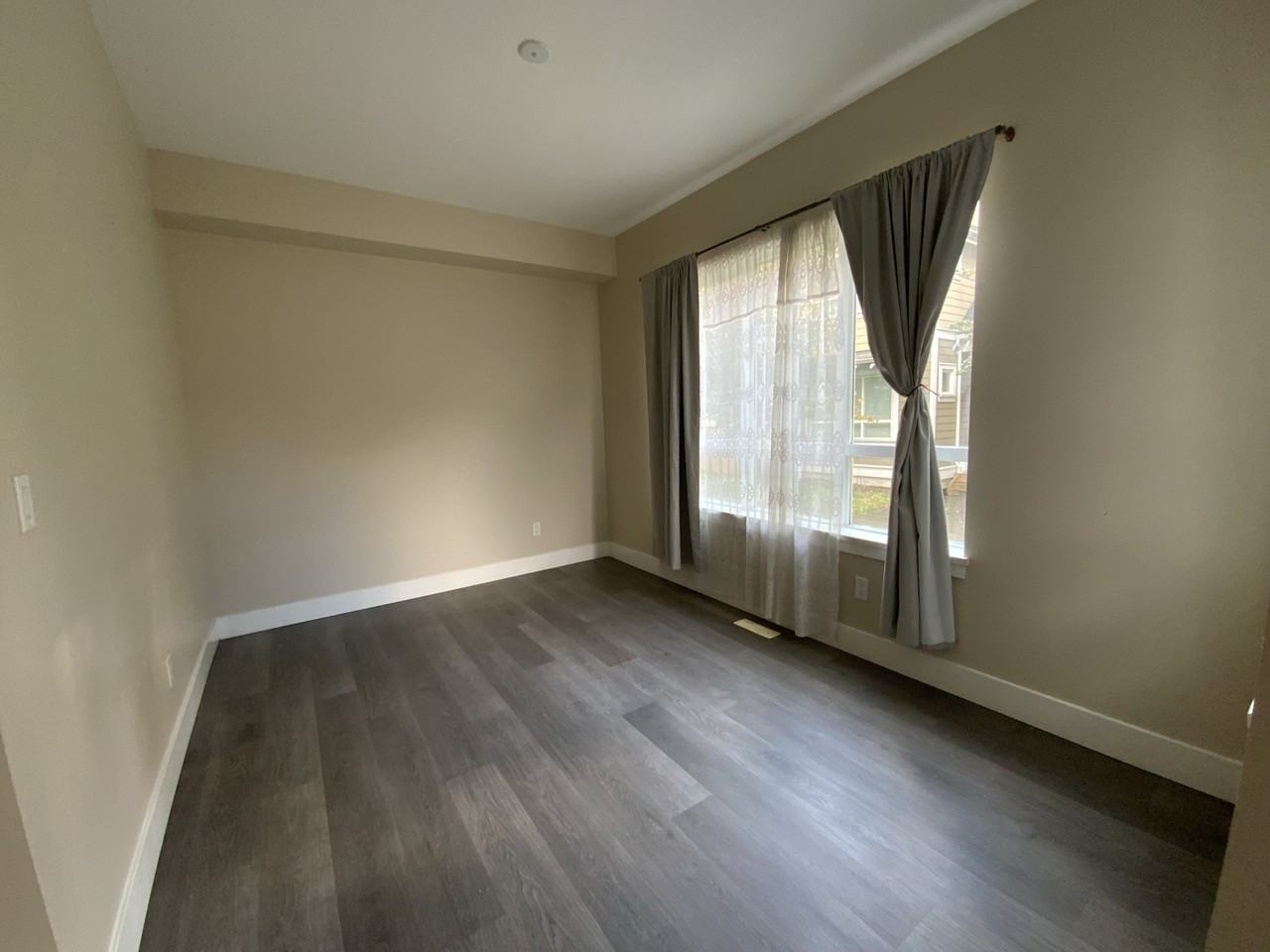 239 Jensen Street - Photo 5 of 12