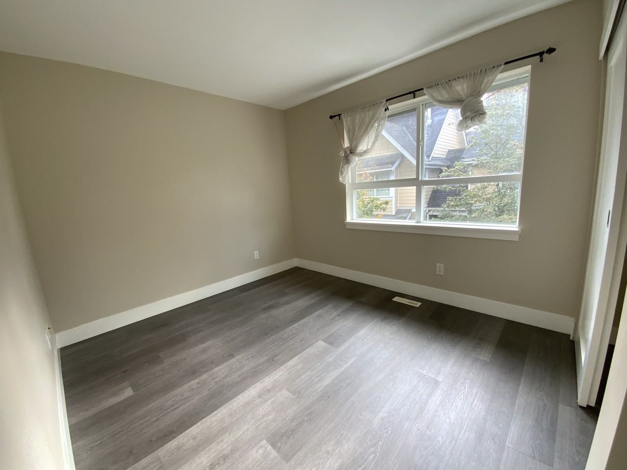 239 Jensen Street - Photo 6 of 12