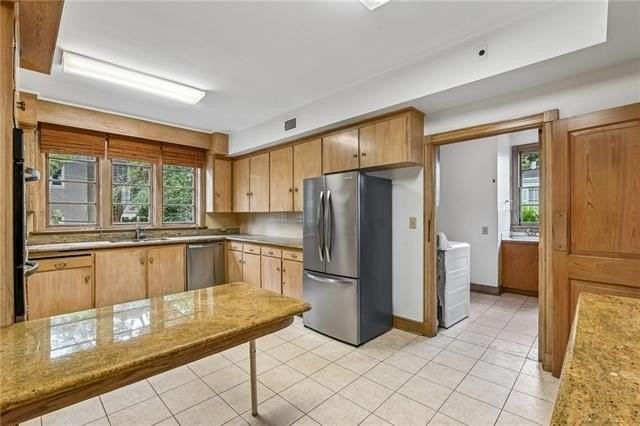 528 Walnut St - Photo 3 of 17