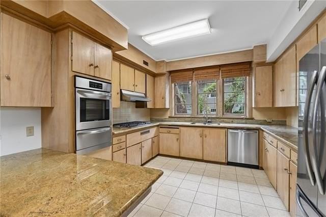 528 Walnut St - Photo 4 of 17