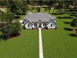 featured image of 7220 The Woods Ave