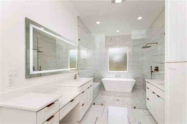 7220 The Woods Ave - Photo 4 of 5