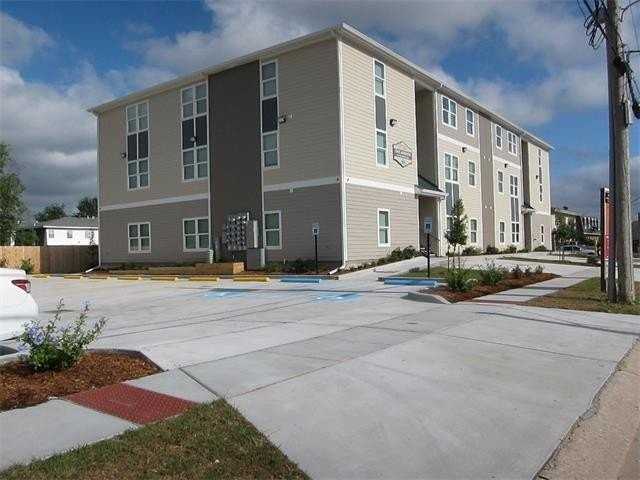 2725 Independence St #303