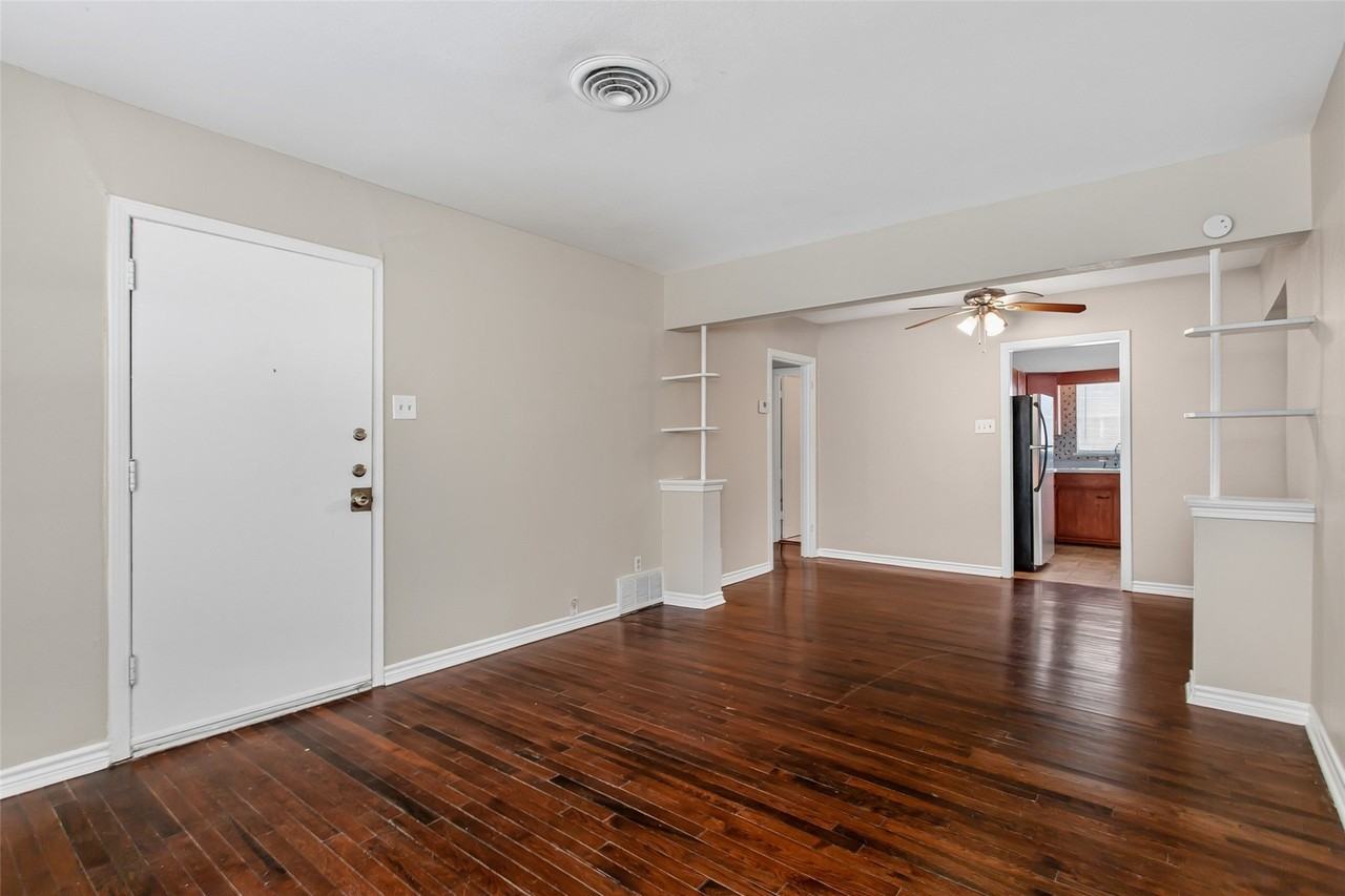 10943 Desdemona Dr - Photo 3 of 26