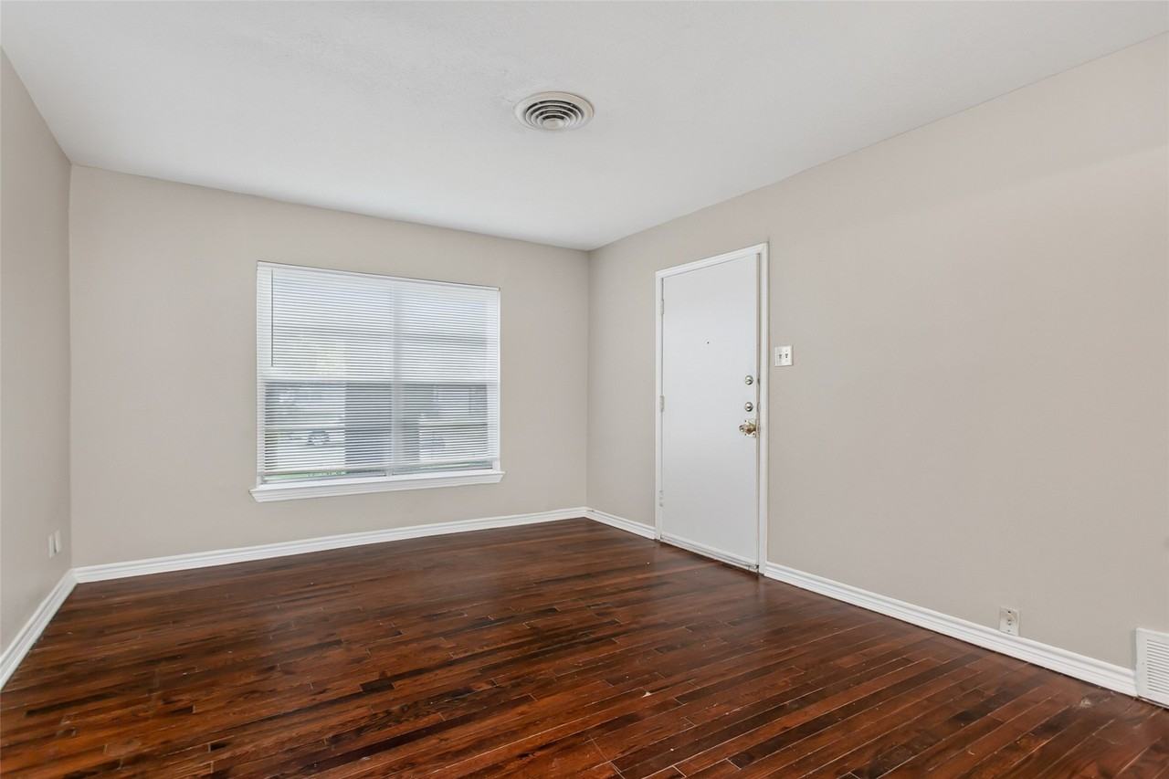 10943 Desdemona Dr - Photo 4 of 26