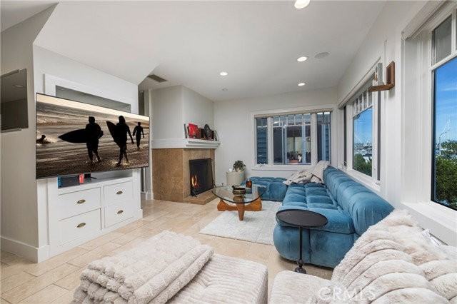 203 8th St - Photo 4 of 4