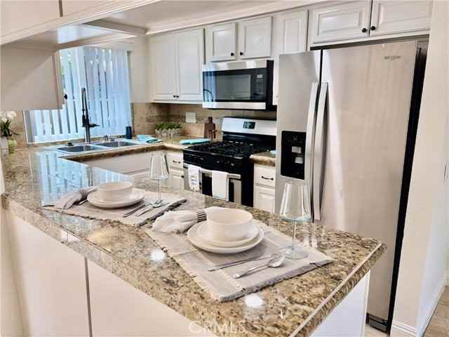 2558 Orange Ave - Photo 6 of 8