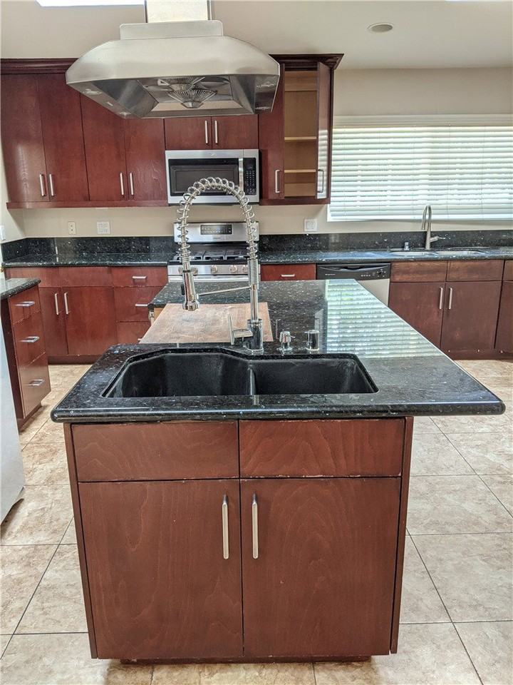 5325 La Forest Dr - Photo 5 of 8