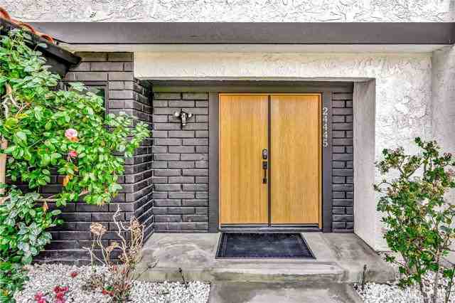 24445 Clipstone St - Photo 2 of 8