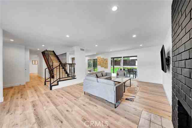24445 Clipstone St - Photo 4 of 8