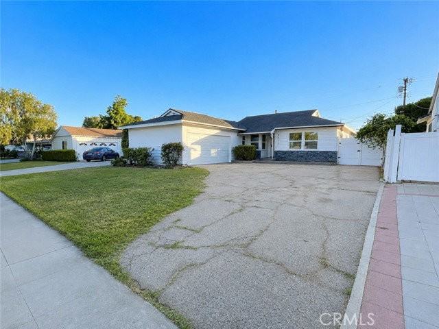 8015 Mcnulty Ave - Photo 2 of 8