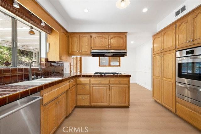22204 Avenue San Luis - Photo 3 of 8