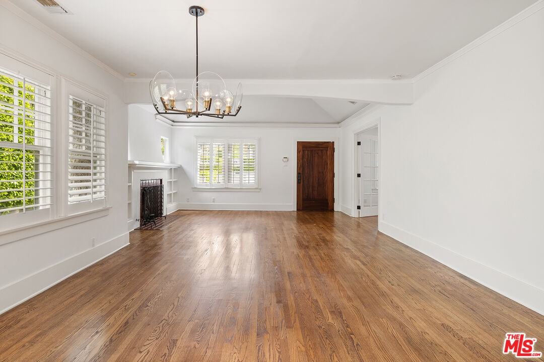 521 Westbourne Dr - Photo 6 of 8