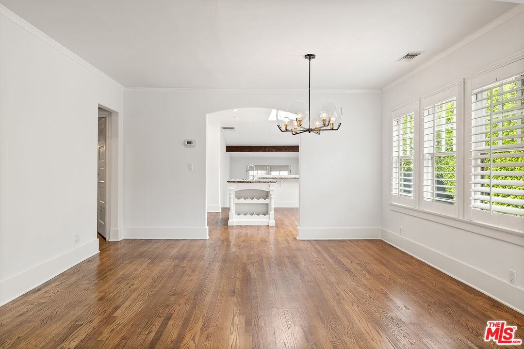 521 Westbourne Dr - Photo 7 of 8