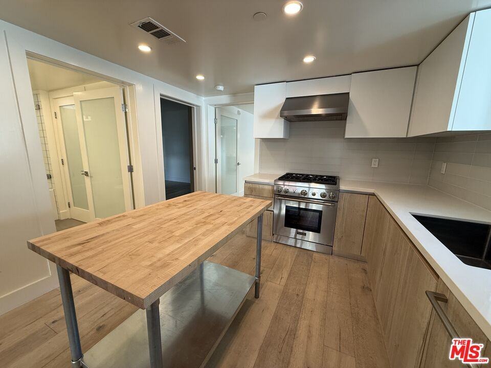 8210 Fountain Ave #103 - Photo 6 of 8