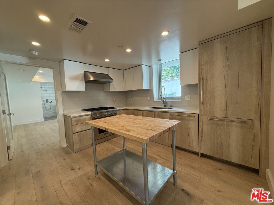 8210 Fountain Ave #103 - Photo 7 of 8