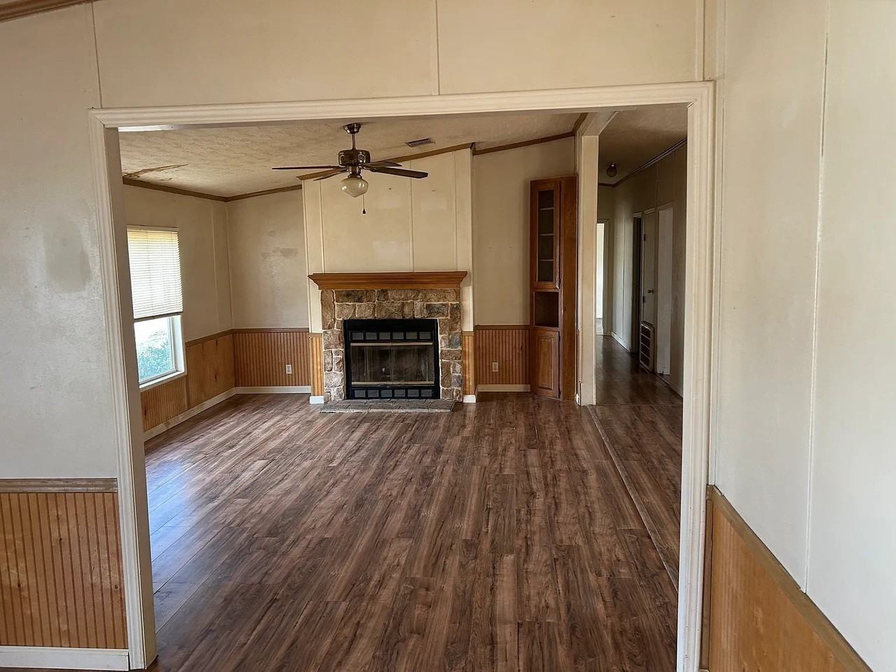301 Elm Ln - Photo 2 of 9
