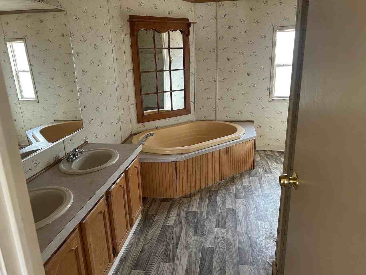 301 Elm Ln - Photo 5 of 9
