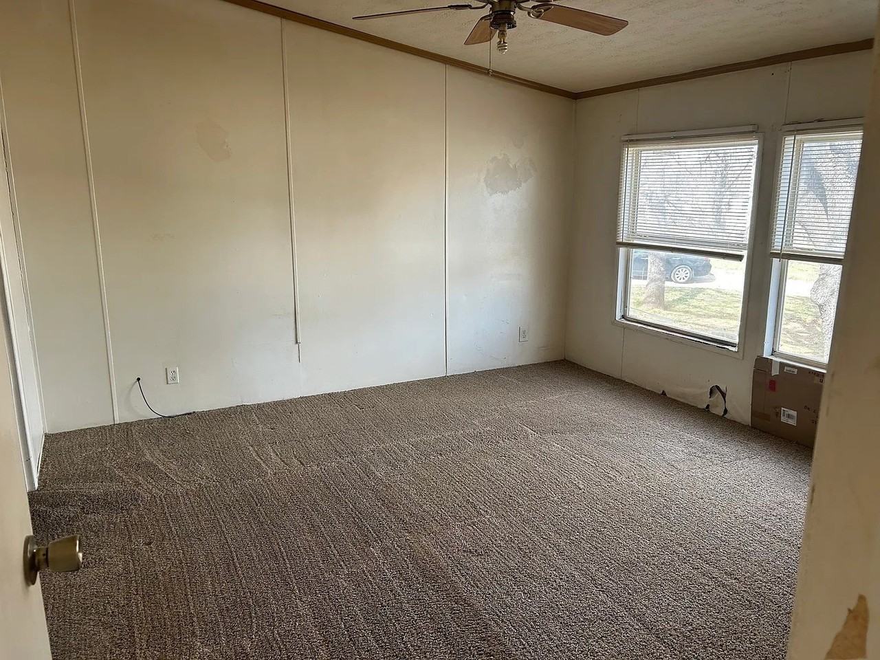 301 Elm Ln - Photo 7 of 9