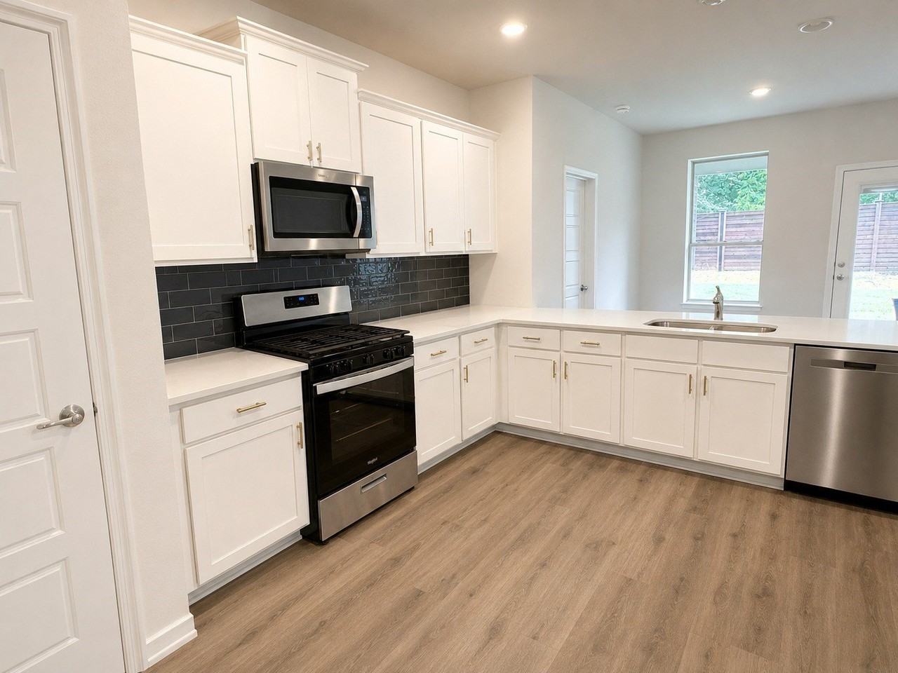 4013 Silver Chute Ave - Photo 4 of 14