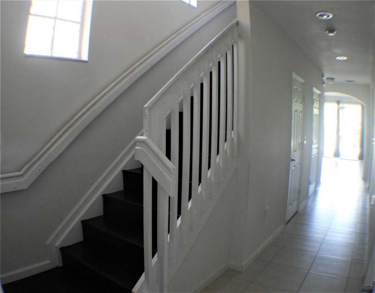 202 Las Brisas Cir - Photo 4 of 7