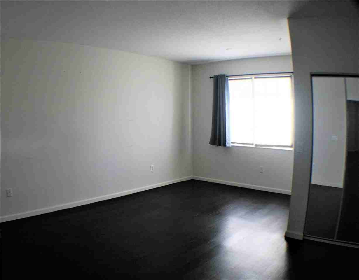 202 Las Brisas Cir - Photo 5 of 7