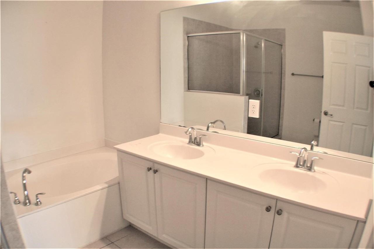 202 Las Brisas Cir - Photo 6 of 7