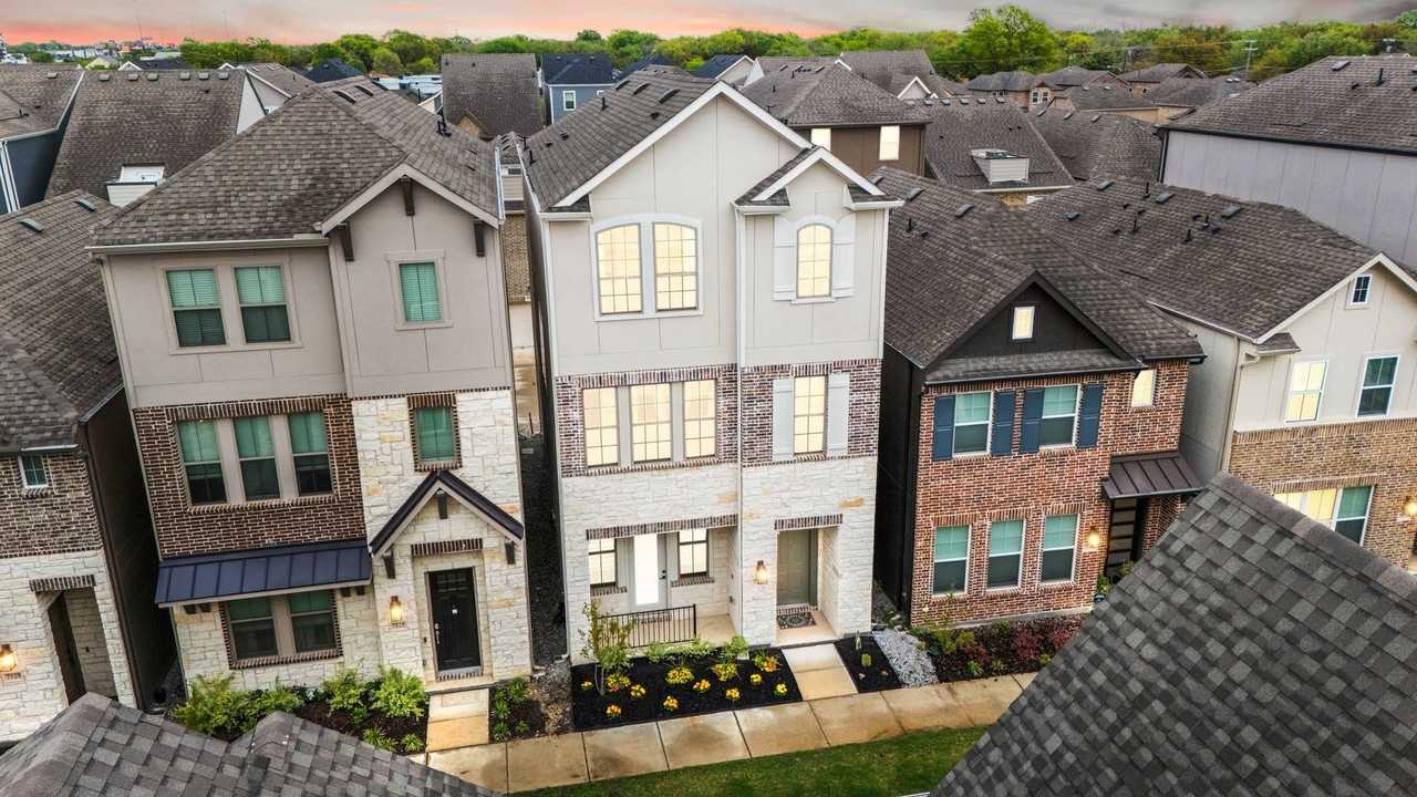 7521 Laburnam Rd - Photo 3 of 20