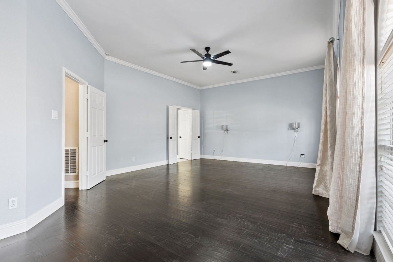 920 Yosemite Trl - Photo 7 of 32