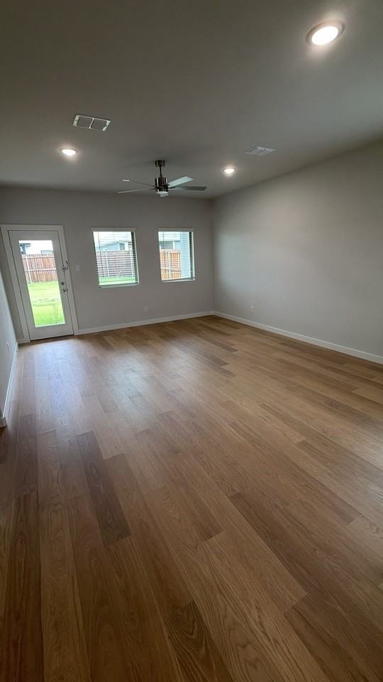 964 Dahlia Dr - Photo 4 of 20