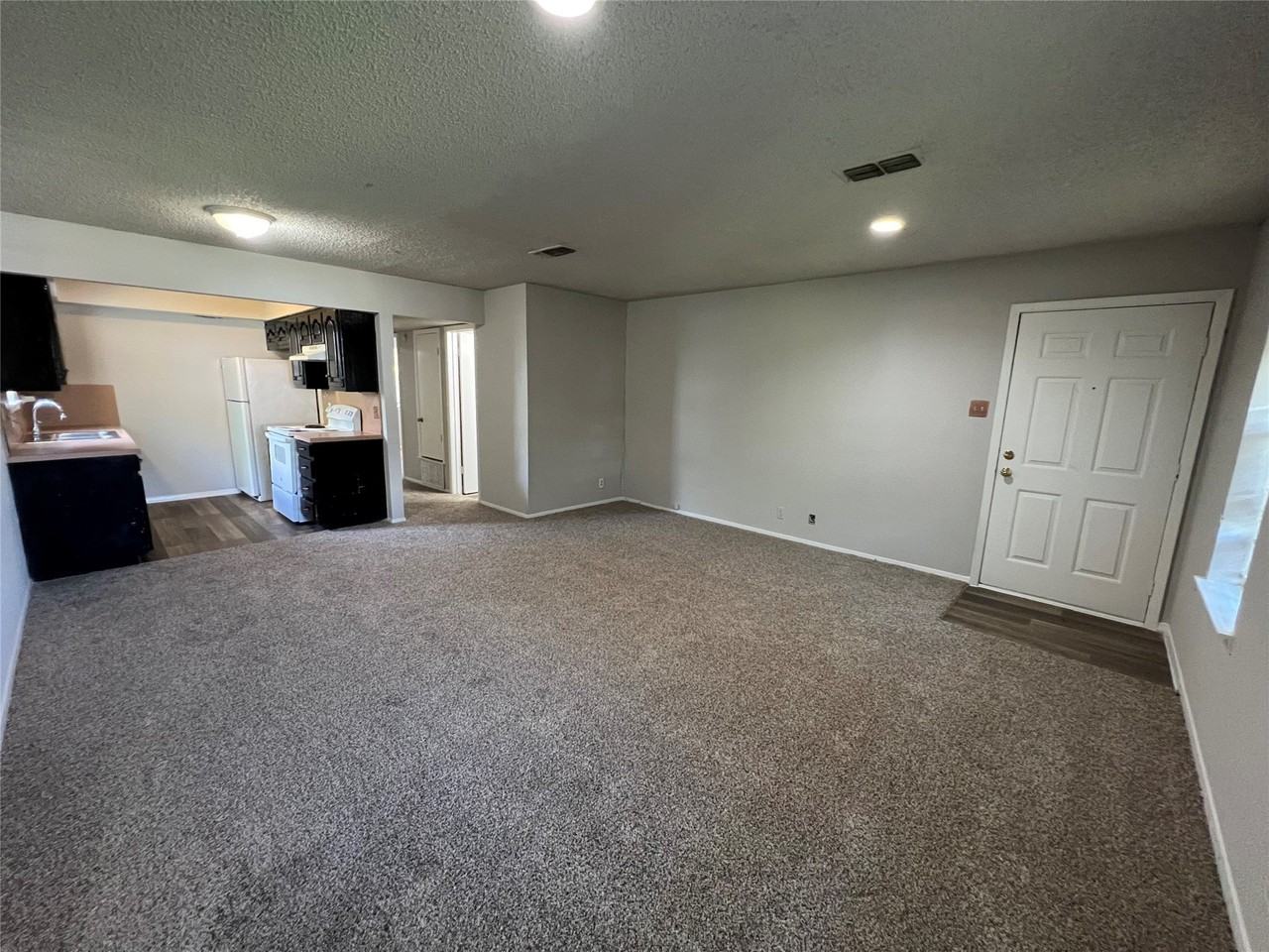 802 N Crockett St #C - Photo 3 of 9