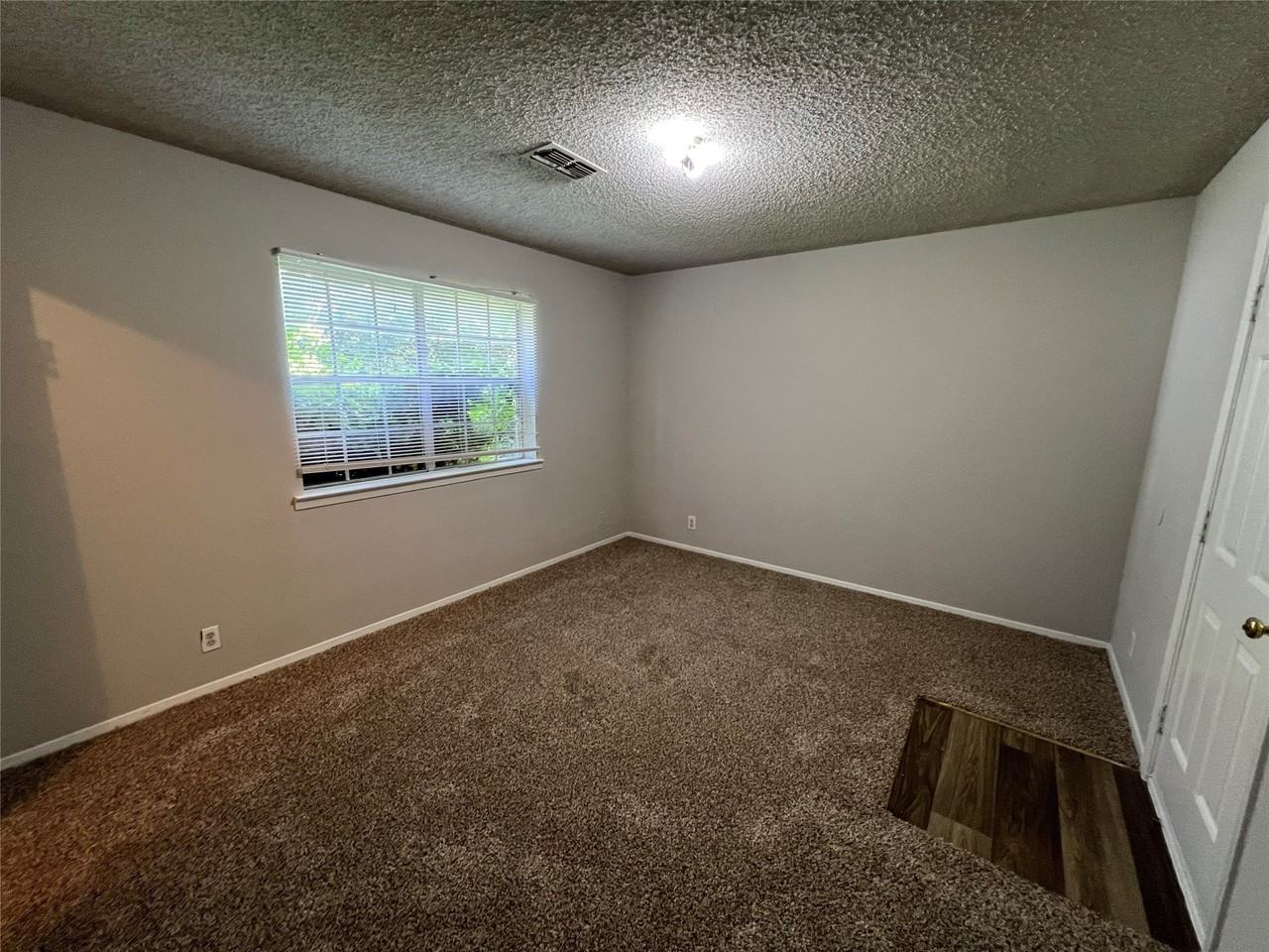 802 N Crockett St #C - Photo 7 of 9
