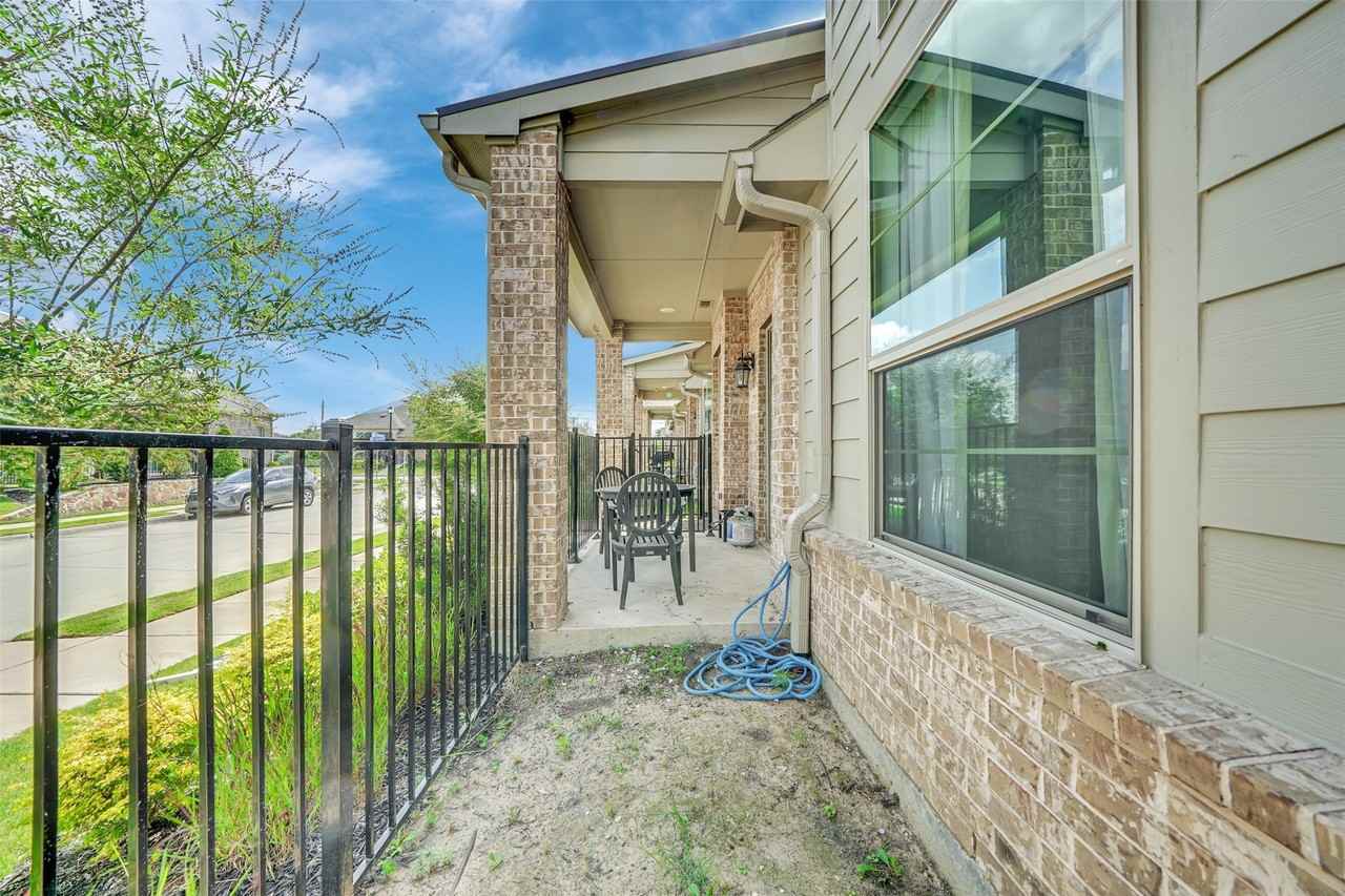 2717 Garden Gate Ln - Photo 4 of 35