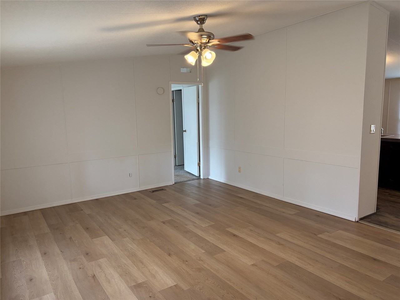 1101 Plaza St - Photo 4 of 21