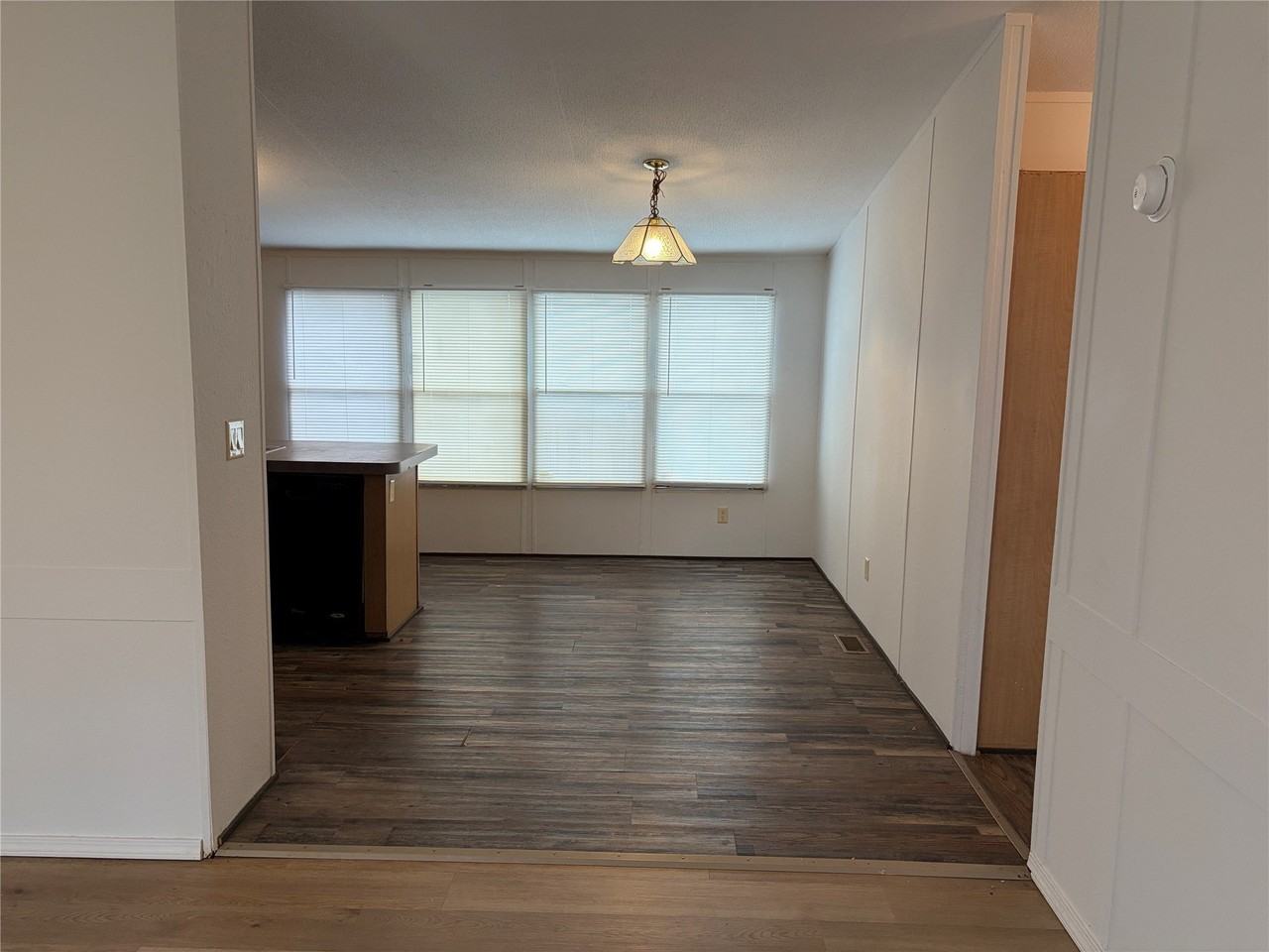 1101 Plaza St - Photo 5 of 21