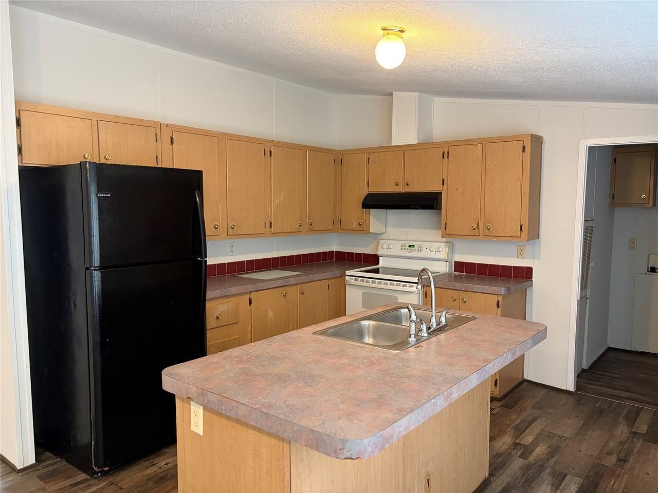 1101 Plaza St - Photo 7 of 21