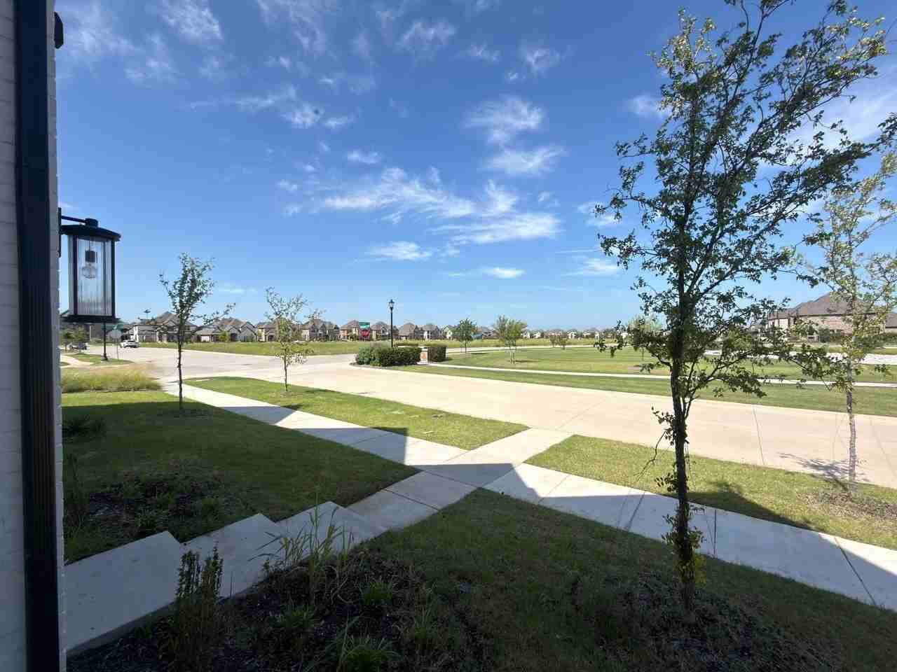 14902 Hometown Dr - Photo 5 of 37